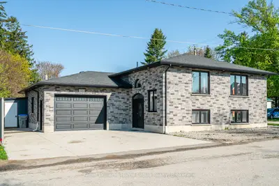Detached in North Perth
