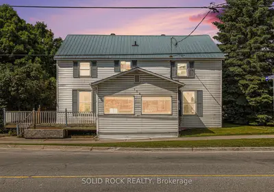 Detached in Lanark Highlands