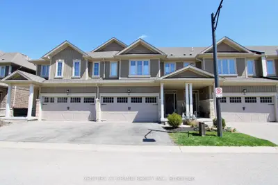 Att/Row/Townhouse in Brant