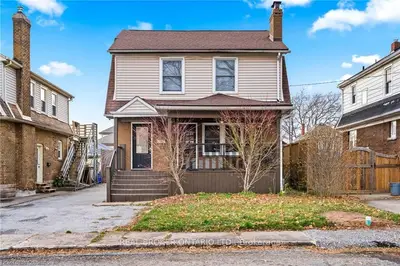Detached in Niagara Falls