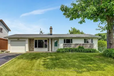 Detached in Beacon Hill North - South and Area