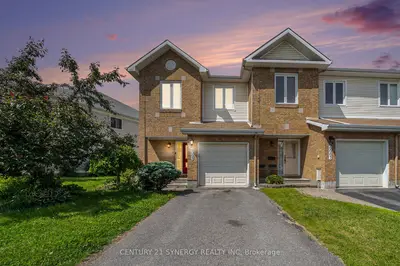 Att/Row/Townhouse in Orleans - Convent Glen and Area