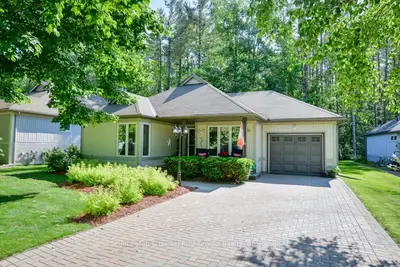 Detached in Gravenhurst