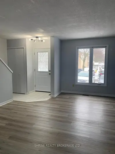 Condo Townhouse in London North