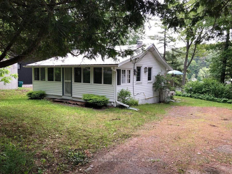 726 Muskoka Rd 10 Road, Huntsville, ON P0B 1L0