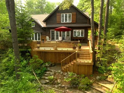 Detached in North Frontenac