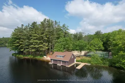 Detached in Gravenhurst