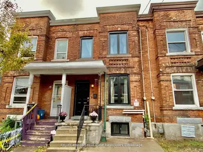 Att/Row/Townhouse in Hamilton