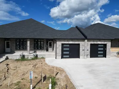 Att/Row/Townhouse in Saugeen Shores