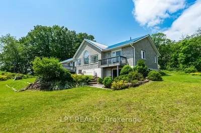Detached in Gananoque