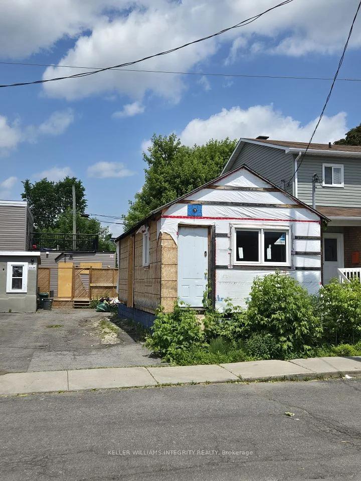 207 Carillon Street, Vanier and Kingsview Park, ON K1L 5X7