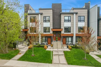 Condo Townhouse in Grimsby