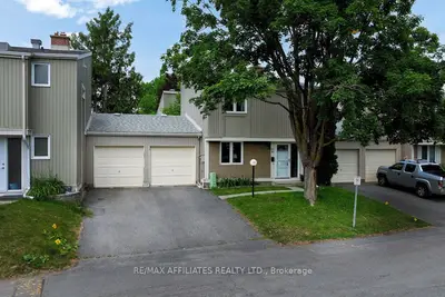 Condo Townhouse in Kanata