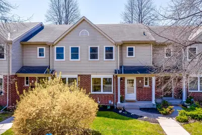 Condo Townhouse in Grimsby