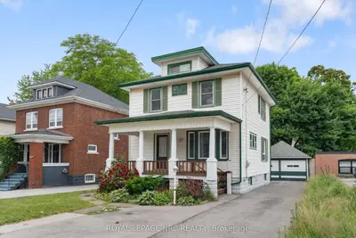 Detached in Niagara Falls