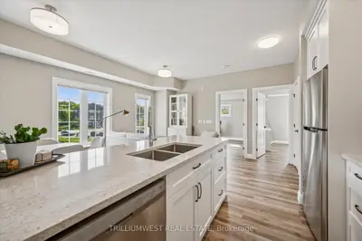 Condo Apartment in Perth East