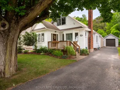 Detached in Pelham