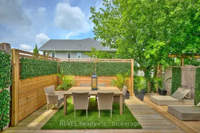 Att/Row/Townhouse in Grimsby