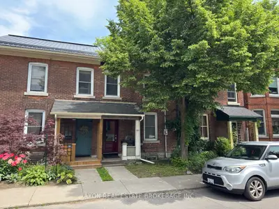 Att/Row/Townhouse in Kingston