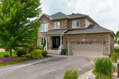Detached in Russell