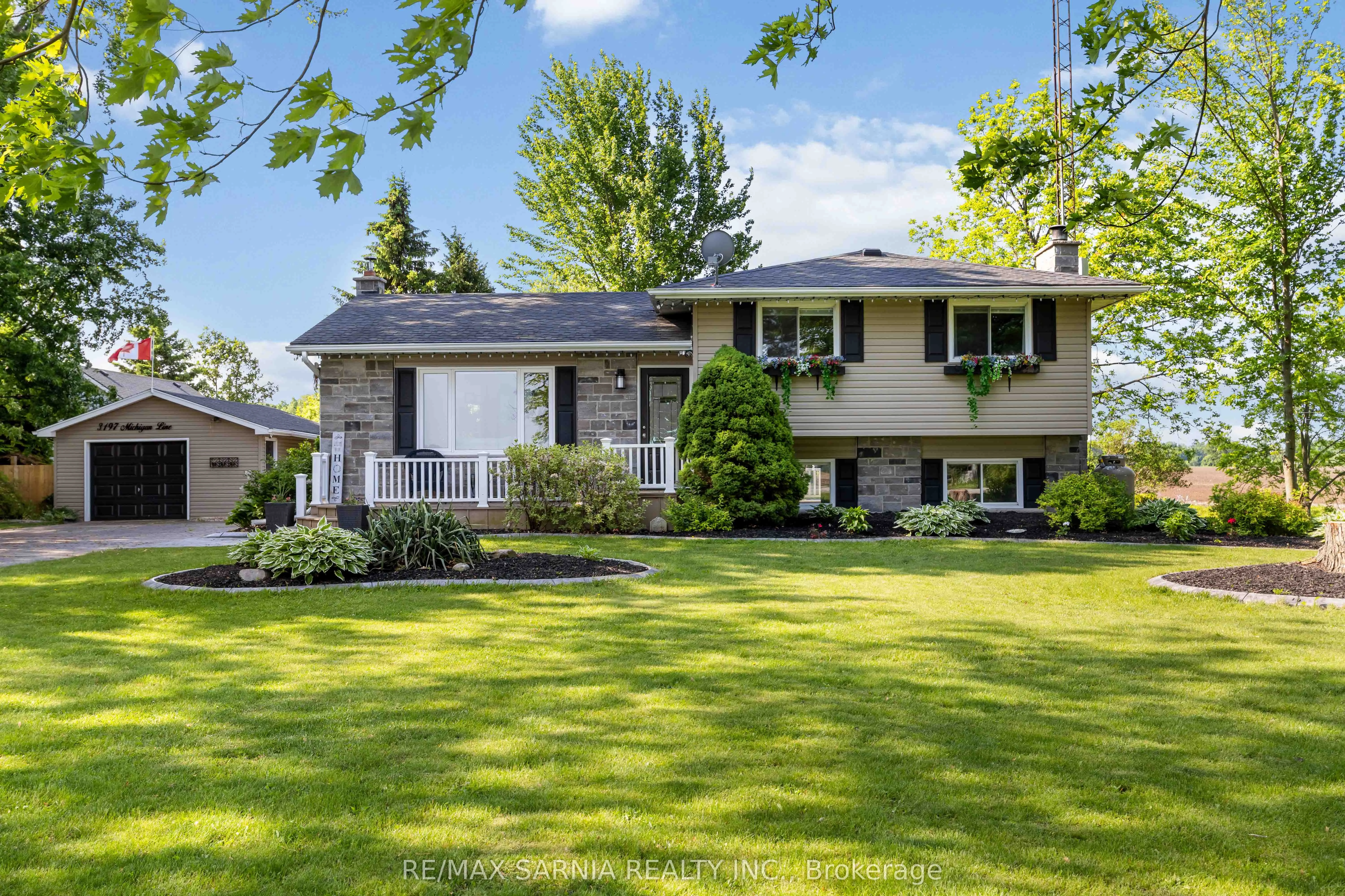 3197 Michigan Line, Plympton-Wyoming, ON N0N 1E0