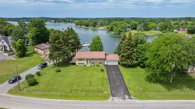 Detached in Front of Leeds & Seeleys Bay