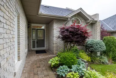 Condo Townhouse in Peterborough