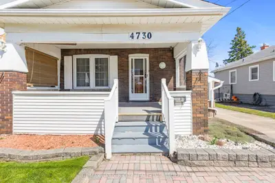 Detached in Niagara Falls