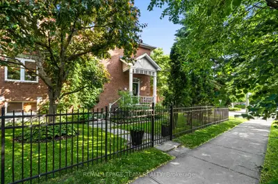 Att/Row/Townhouse in Kanata
