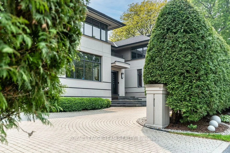 725 Manor Avenue, Rockcliffe Park, ON K1M 0E4