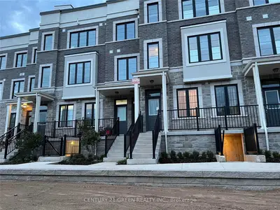 Condo Townhouse in Hamilton
