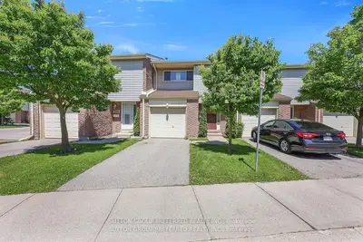 Condo Townhouse in London South