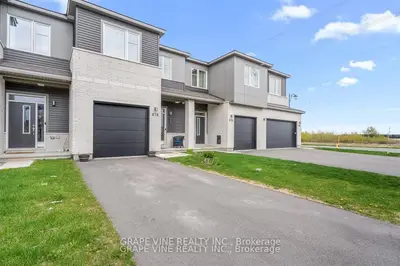 Att/Row/Townhouse in Stittsville - Munster - Richmond
