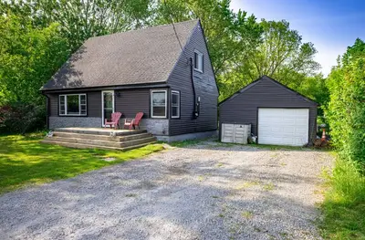 Detached in Port Colborne