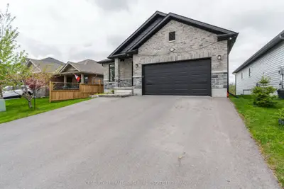 Detached in Belleville