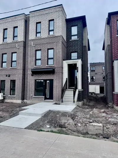 Condo Townhouse in Hamilton