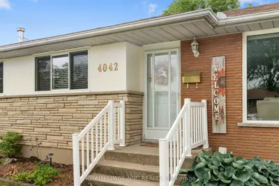 Detached in Niagara Falls