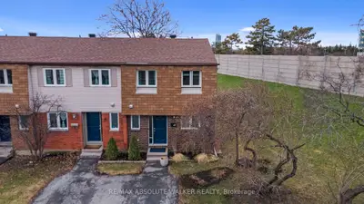 Condo Townhouse in Cyrville - Carson Grove - Pineview