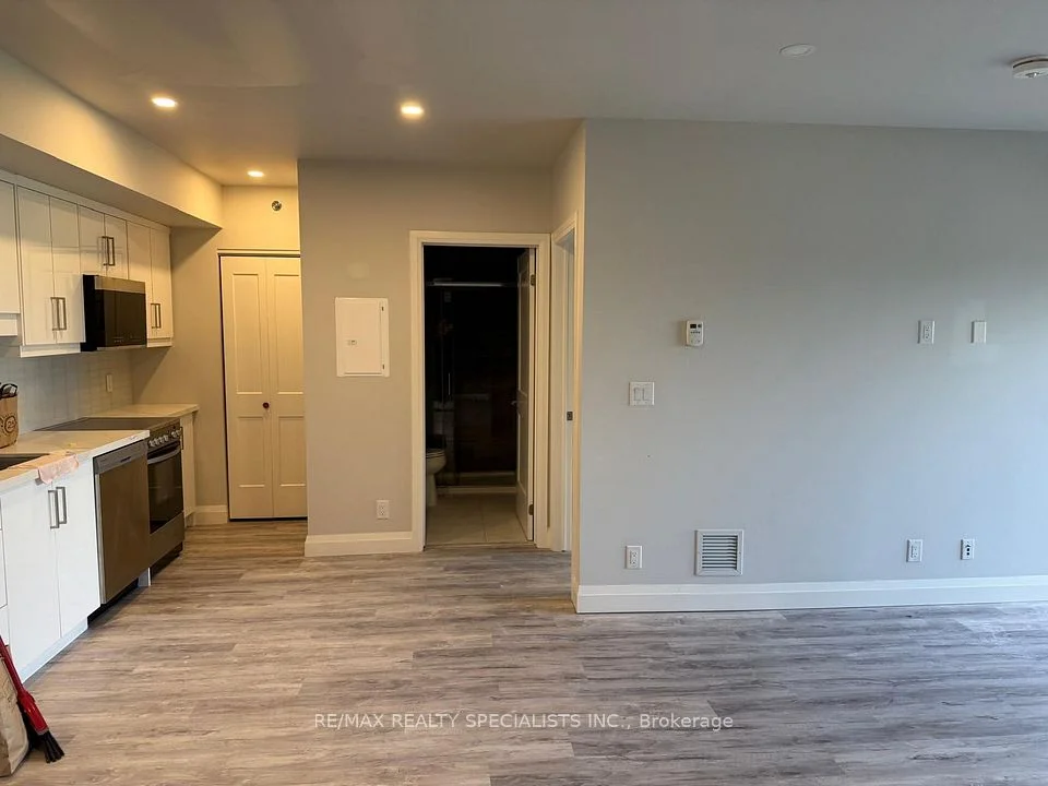 5698 MAIN Street 807, Niagara Falls, ON L2G 5Z4