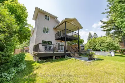 Detached in Laurentian Valley