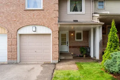 Att/Row/Townhouse in Guelph