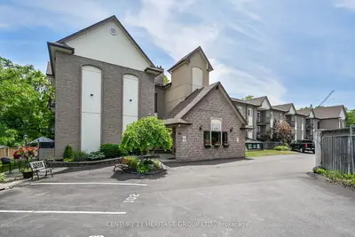 Condo Apartment in Grimsby