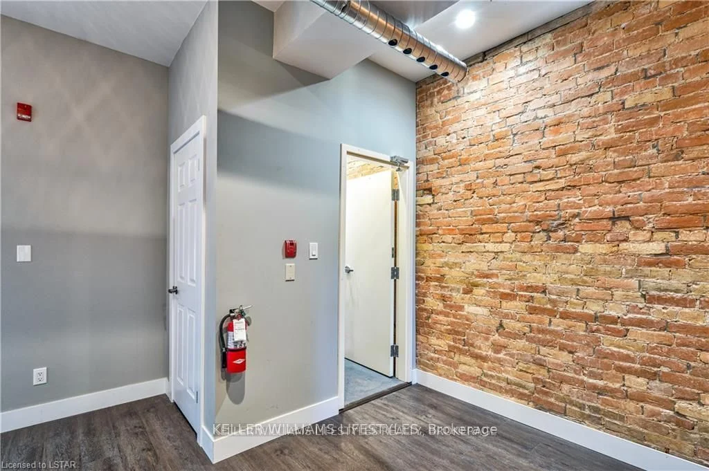 118 Dundas Street 2, London East, ON N6A 1G1