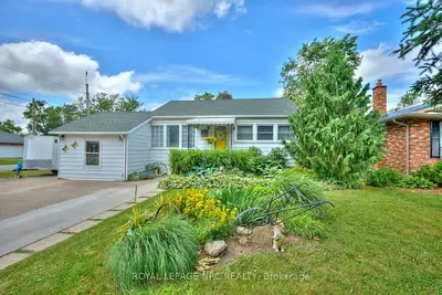 Detached in Niagara Falls