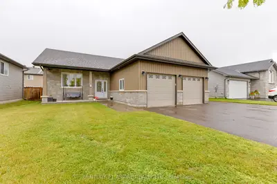 520 Gardner Crescent, Petawawa, ON K8H 0C4
