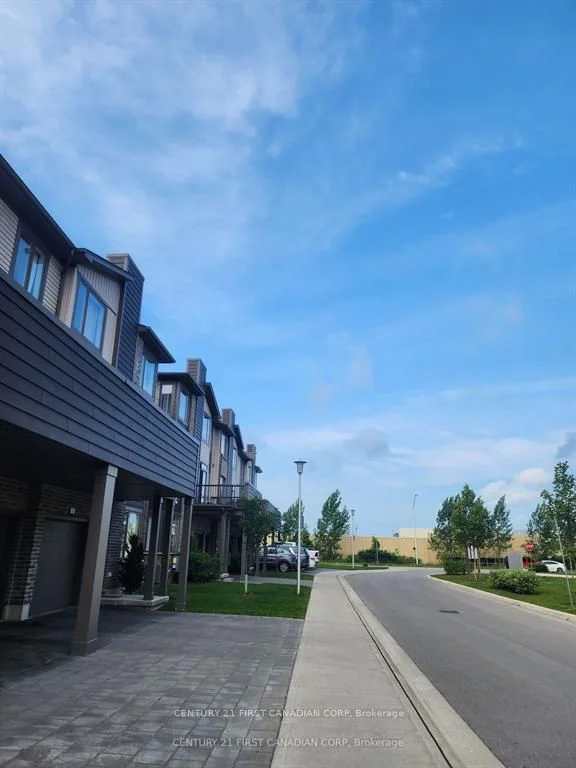 1960 Dalmagarry Road 9, London North, On N6g 0t8