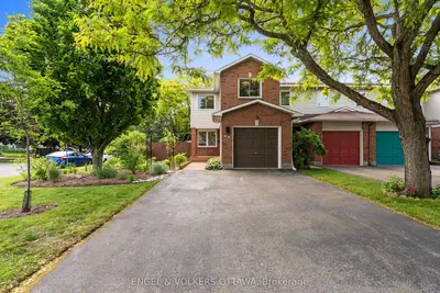 Att/Row/Townhouse in South of Baseline to Knoxdale