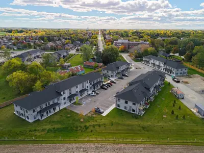 Condo Apartment in Stratford