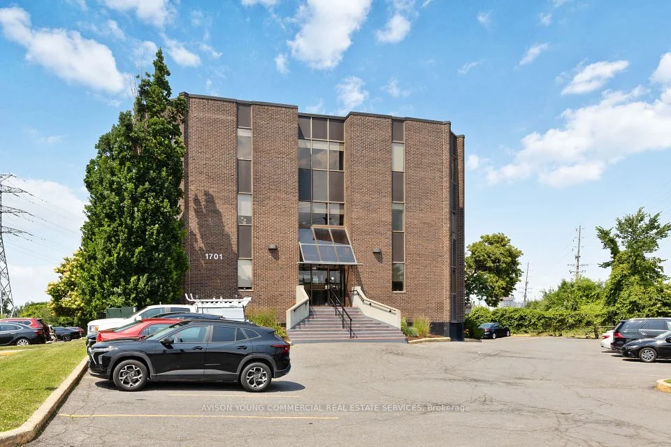1701 Woodward Drive, Belair Park - Copeland Park and Area, ON K2C 0R4