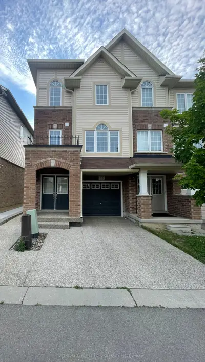 Att/Row/Townhouse in Hamilton